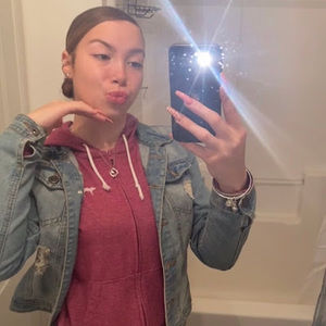 Meet your Posher, Mia